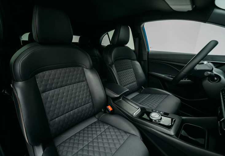 Asientos delanteros del MG3 Hybrid+ con tapicería diamante